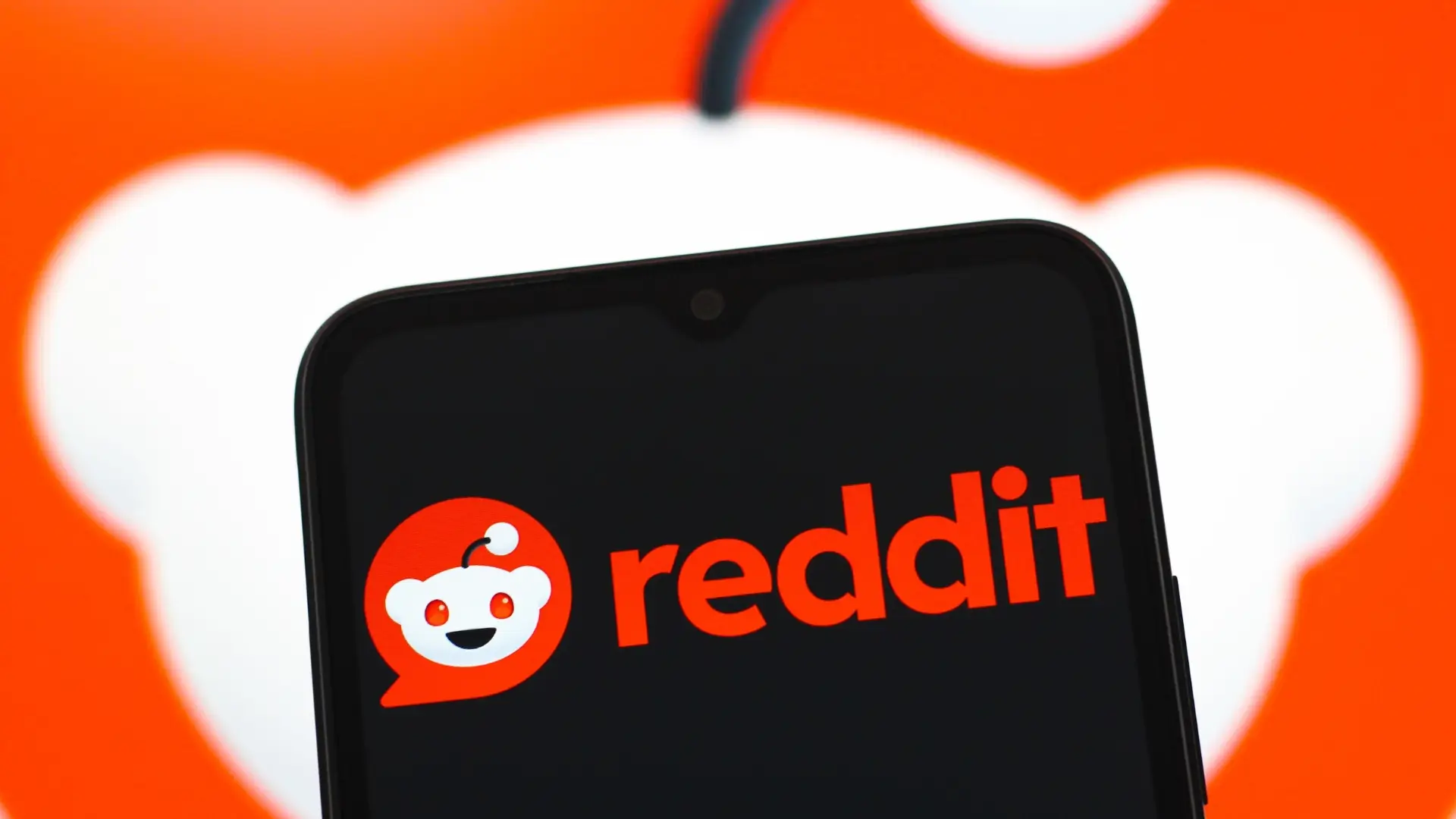 Leverage Reddit for Generative Engine Optiomization